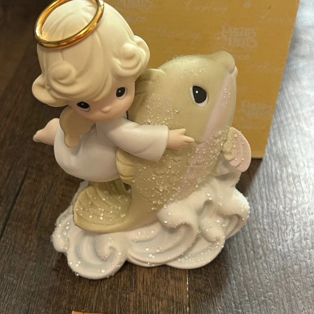 Precious Moments Fountain of Angels 1997 Chapel Exclusive Figurine 384844 Enesco